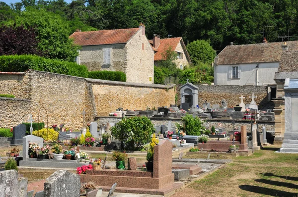 Francia, la pittoresca città di Monfort l Amaury — Foto Stock