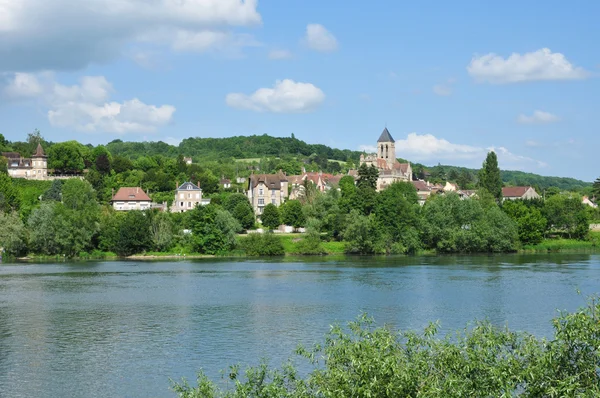 France, the picturesque village of Vetheuil — Stock Photo, Image