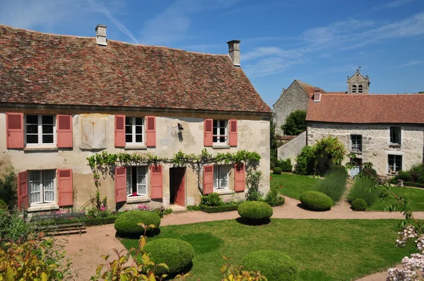 Frankrike, den pittoreska byn wy dit joli village — Stockfoto
