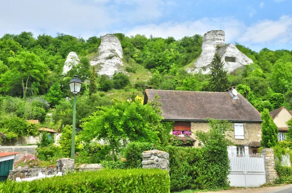 Frankrike, den pittoreska byn haute isle — Stockfoto