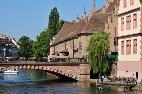 Alsace, den pittoreske byen Strasbourg i Bas Rhin – stockfoto