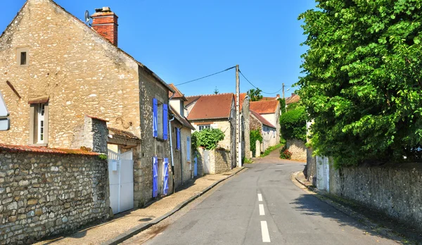 Francie, v malebné vesničce goussonville — Stock fotografie