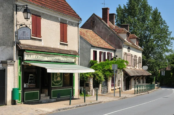 Francia, il pittoresco villaggio di Les Mesnuls — Foto Stock