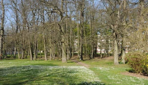 France, the picturesque city of Verneuil sur seine — Stock Photo, Image