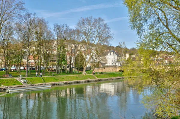 Francia, la pittoresca città di Meulan — Foto Stock