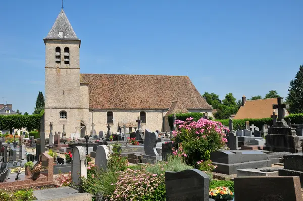 Francia, il pittoresco villaggio di Les Mesnuls — Foto Stock