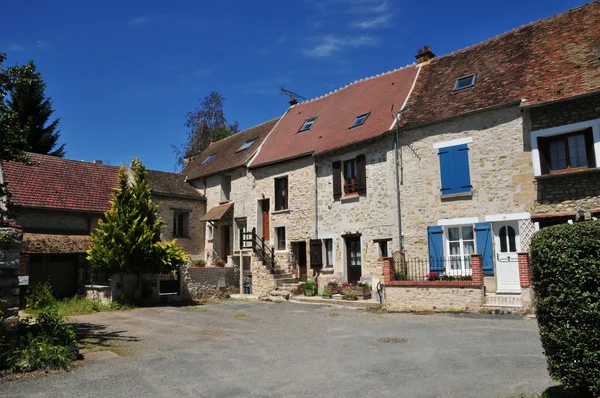 Francia, il pittoresco villaggio di Longuesse — Foto Stock