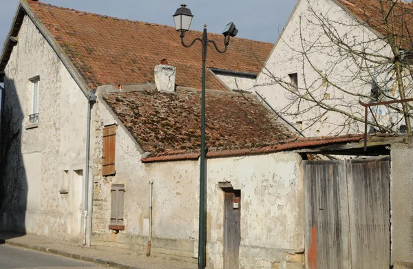 França, a pitoresca aldeia de Longuesse — Fotografia de Stock