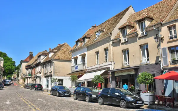 Frankrijk, de schilderachtige stad van monfort l amaury — Stockfoto