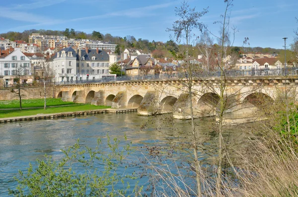 Frankrijk, de schilderachtige stad van meulan — Stockfoto