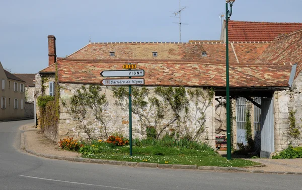 Frankrijk, het schilderachtige dorpje van longuesse — Stockfoto