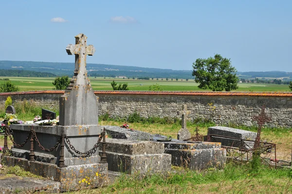 Frankreich, das malerische Dorf clery en vexin — Stockfoto