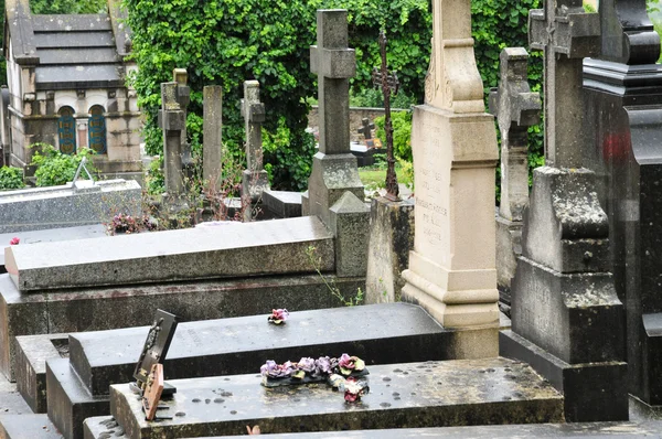 Frankrike, kyrkogården av vaux sur seine — Stockfoto