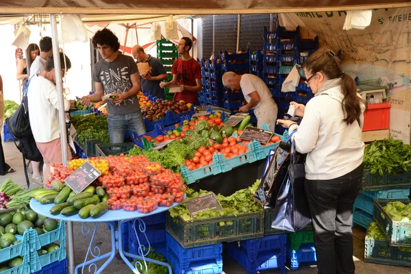 France, the picturesque market of Versailles — Stock Photo, Image