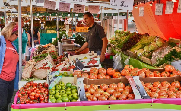 France, the picturesque market of Versailles — Stock Photo, Image