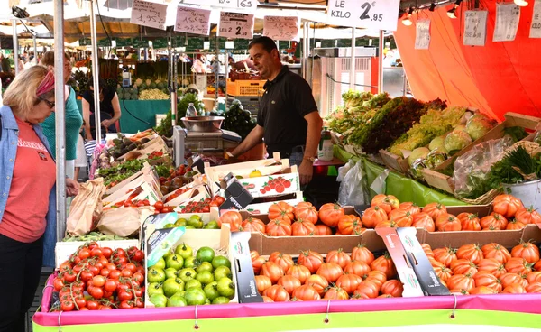 ฝรั่งเศส ตลาดที่งดงามของแวร์ซายส์ — ภาพถ่ายสต็อก