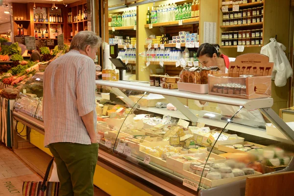 França, o pitoresco mercado de Versalhes — Fotografia de Stock