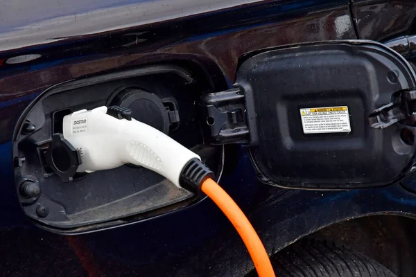 Cabourg Fransa Eylül 2019 Elektrikli Bir Arabanın Aküsünü Şarj Etmek — Stok fotoğraf