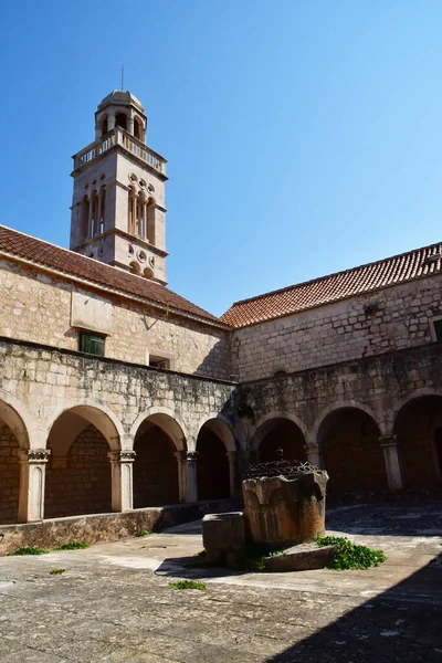 Hvar クロアチア 2021年9月3日 絵のようなフランシスコ会修道院 — ストック写真