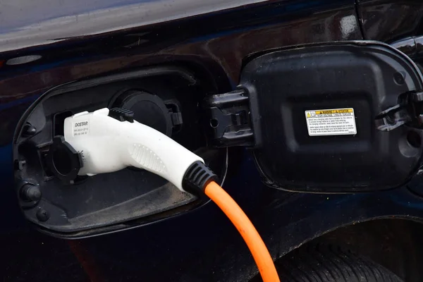 Cabourg Francja Września 2019 Naładowanie Akumulatora Samochodu Elektrycznego — Zdjęcie stockowe