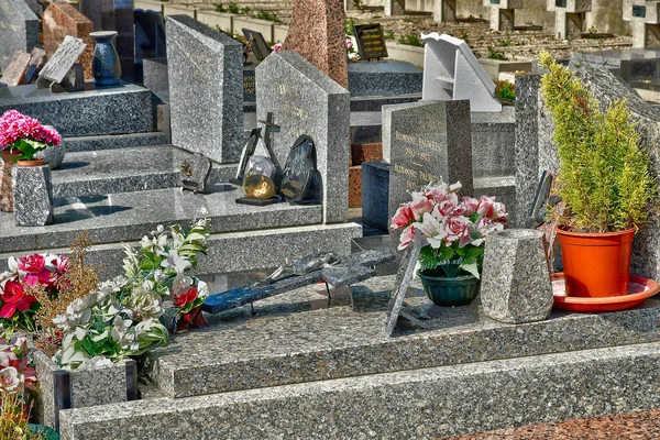 ヴェルヌイユ シュル セーヌ2021年9月13日墓地 — ストック写真