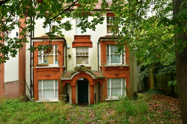 ロンドン ハンプステッド イングランド 2021年10月21日 ベルサイズ公園地区の古い廃屋 — ストック写真