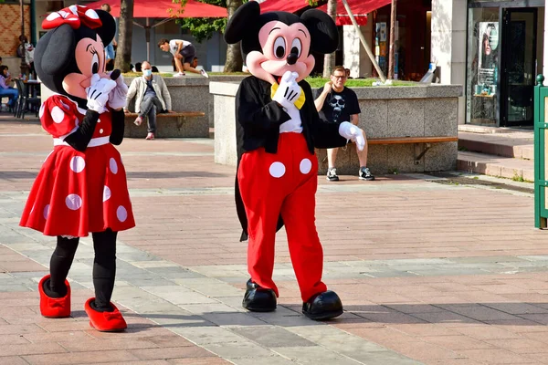 Poissy Frankrike September 2021 Minnie Och Mickey Mus Stadens Centrum — Stockfoto