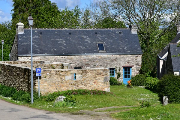 Ploneour Lanvern フランス 2021年5月16日 ランギヴォア礼拝堂近くの小さな家 — ストック写真