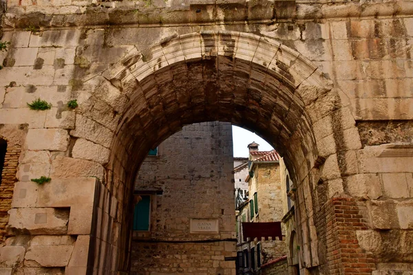 Сплит Хорватия Сентября 2021 Года Дверь Диоклетиановского Дворца — стоковое фото