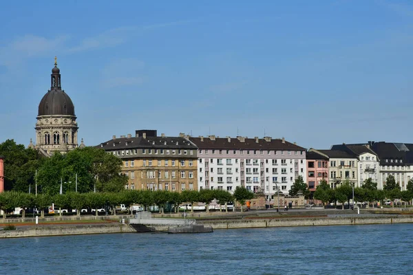 美因茨 2021年8月11日 从莱茵河看到的城市 — 图库照片