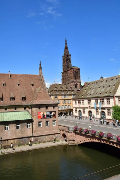 Strasbourg Frankrike Augusti 2021 Den Pittoreska Stadskärnan Sommaren Och Notre — Stockfoto