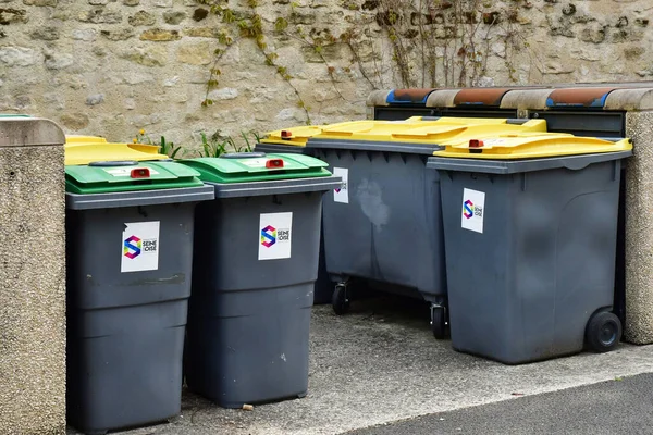 Verneuil Sur Seine France April 2022 Trash Can City Centre — стоковое фото