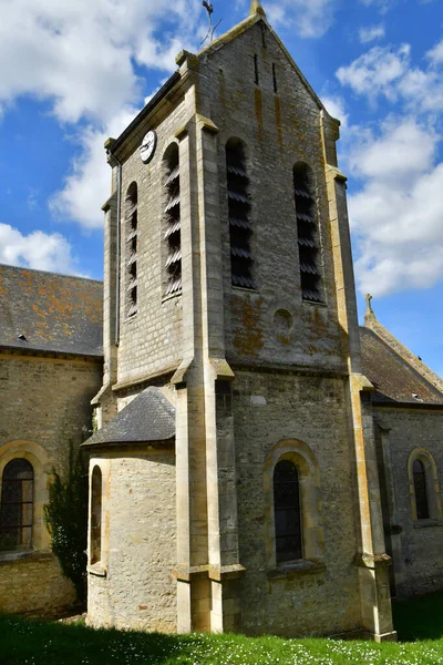 Buhy France April 2022 Церква Святого Сатурнініна — стокове фото