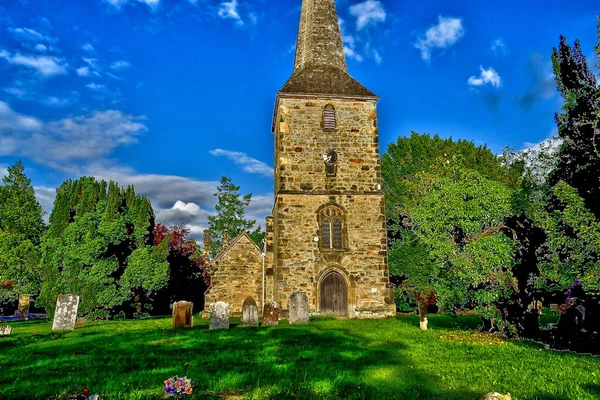 しかし イングランド 6月20 2022 聖ピーターの絵のような教区教会 — ストック写真