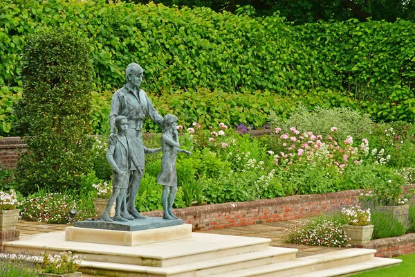 London England June 2022 Diana Statue Kensington Palace Park —  Fotos de Stock