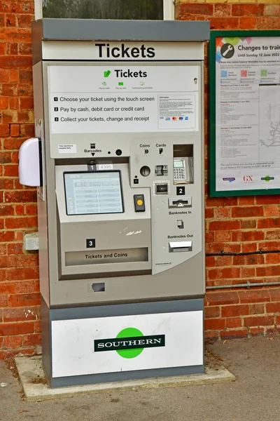 Edenbridge Inglaterra Junio 2022 Bin Estación Tren —  Fotos de Stock