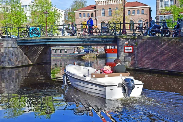 Амстердам Нідерланди Травня 2022 Року Човен Центрі Міста — стокове фото