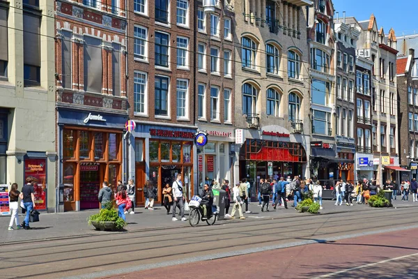Άμστερνταμ Κάτω Χώρες Μαΐου 2022 Damrak Στο Τουριστικό Κέντρο Της — Φωτογραφία Αρχείου