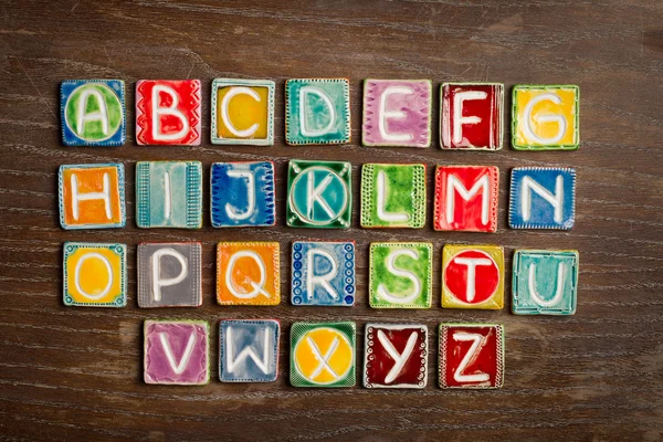 Handgemachtes Keramik-Alphabet — Stockfoto