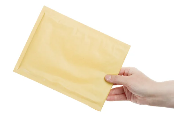 Gele envelop in de hand — Stockfoto