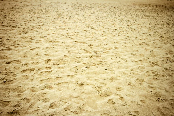 Voetstappen op een strand zand — Stockfoto