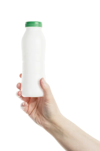 Ręki trzymającej butelki z tworzyw sztucznych — Zdjęcie stockowe