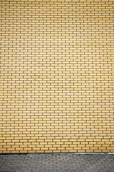 Levendige gele bakstenen muur — Stockfoto