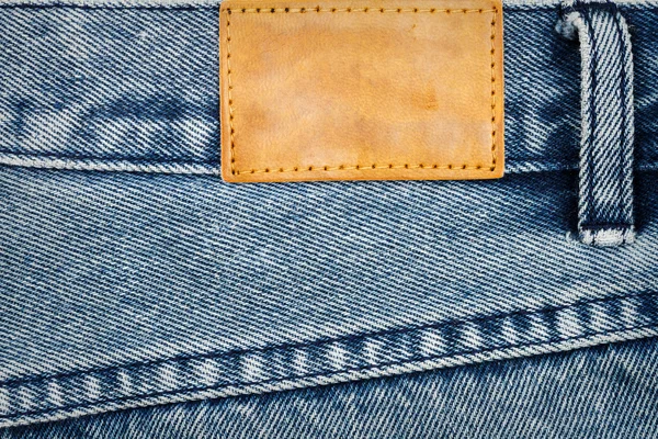 Étiquette cousue sur un jean bleu — Photo
