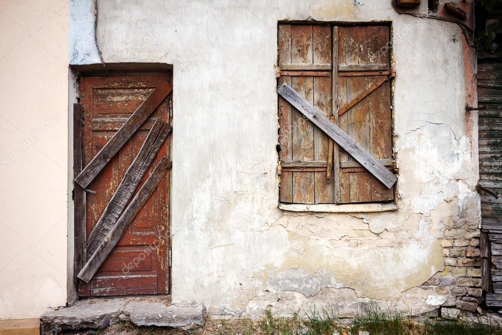 Discover Your Inner Genius To Boarding Up Windows With Vinyl Siding Better
