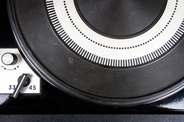 Zbliżenie Zabytkowego Gumowego Talerza Gramofonowego Stroboskopem Wyłącznikiem Wyboru Prędkości — Zdjęcie stockowe