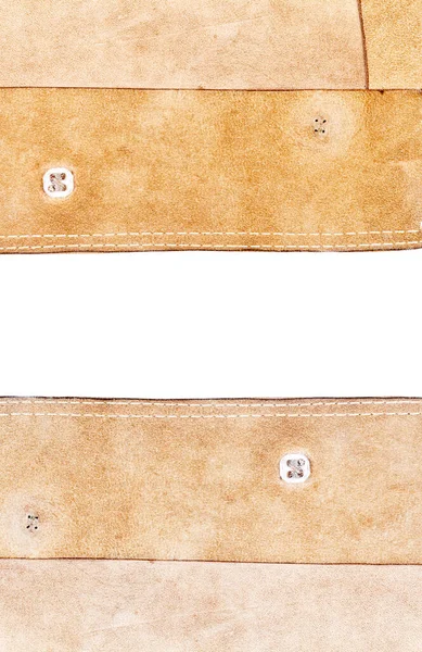 两片棕色皮革 中间有空白的文字 背景是白色的 — 图库照片