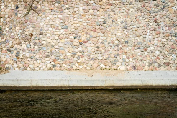 Muro Contenimento Pietra Cemento Della Riva Del Fiume — Foto Stock