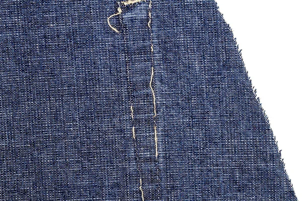 Pièce Tissu Jean Bleu Avec Une Poche Arrière Arrachée Isolée — Photo