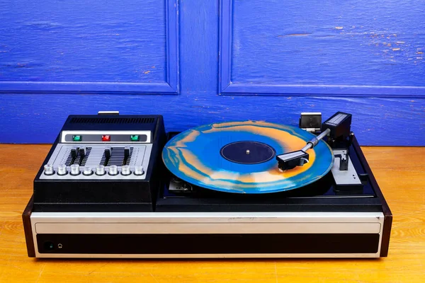 Vintage Turntable Vinyl Record Player Blue Orange Vinyl Table — Foto de Stock